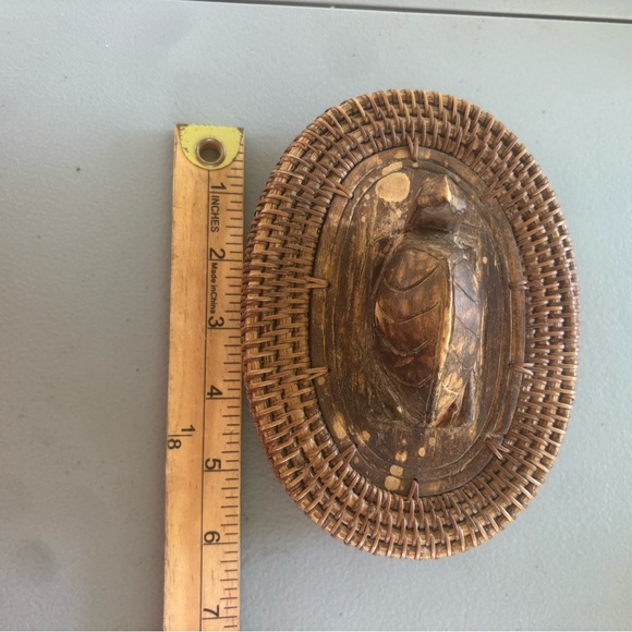 Lombok Indonesia Hand Woven Lidded Basket with 5 Coasters Set Carved Turtle - Picture 9 of 12